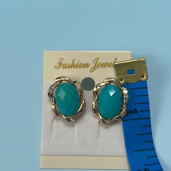 Fashion Jewelry Stud Earrings - Picture 5 of 5